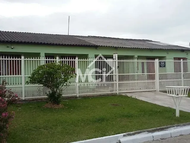 Casa com 600m² 4 quartos e 2 banheiros, à venda, no bairro Três Vendas em Pelotas