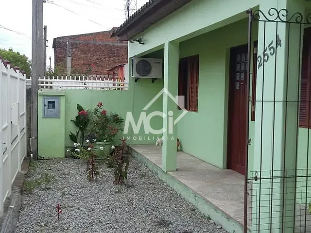 Casa com 600m² 4 quartos e 2 banheiros, à venda, no bairro Três Vendas em Pelotas
