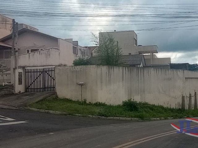 Casa com 377m² 7 quartos e 2 banheiros, à venda, no bairro Cachoeira em Almirante Tamandaré