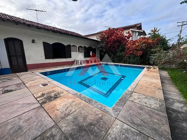 Casa 4 quartos e 6 banheiros, à venda, no bairro Itaipu em Niterói