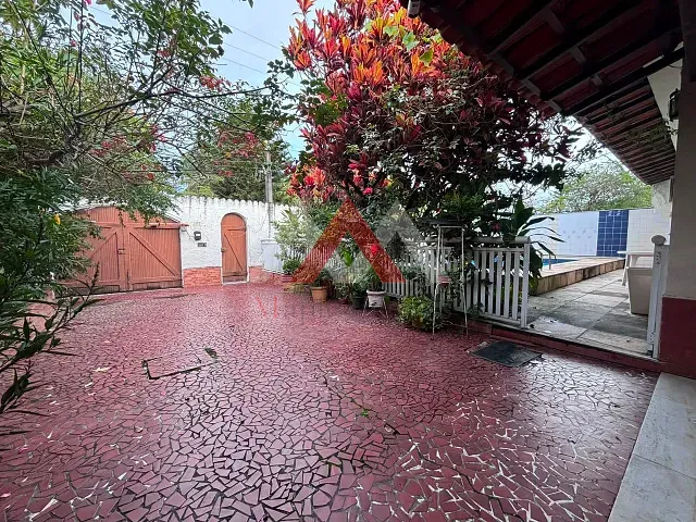 Casa 4 quartos e 6 banheiros, à venda, no bairro Itaipu em Niterói