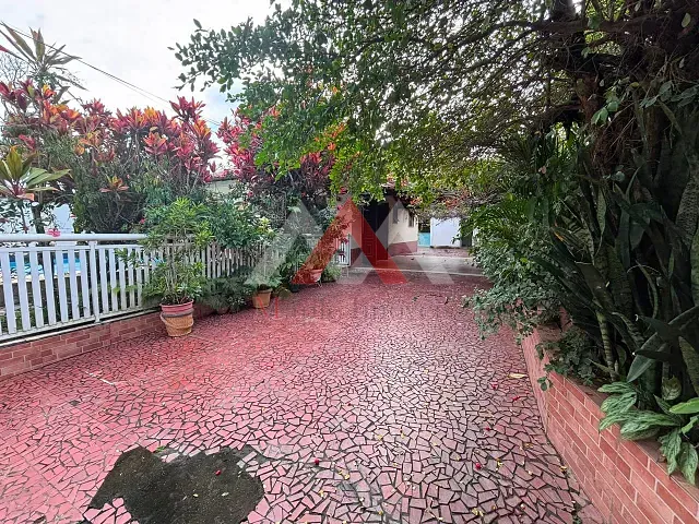 Casa 4 quartos e 6 banheiros, à venda, no bairro Itaipu em Niterói