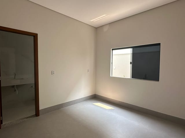 Casa com 180m² 3 quartos e 1 banheiro, à venda, no bairro Residencial Paris em Sinop