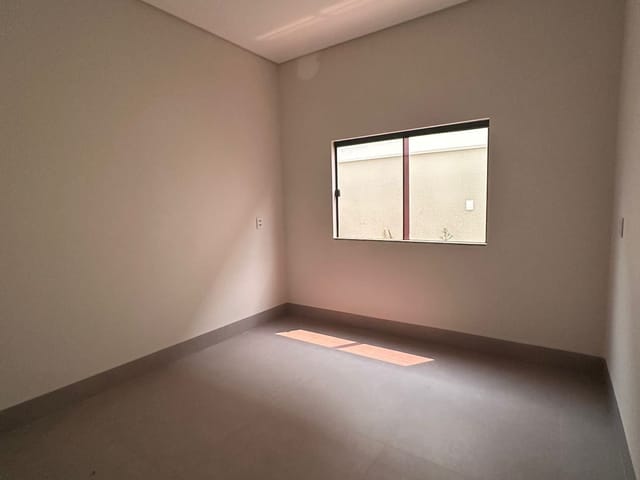 Casa com 180m² 3 quartos e 1 banheiro, à venda, no bairro Residencial Paris em Sinop