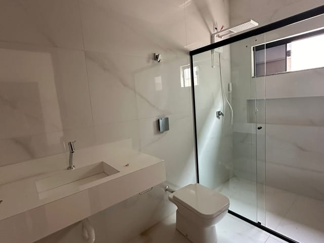 Casa com 180m² 3 quartos e 1 banheiro, à venda, no bairro Residencial Paris em Sinop