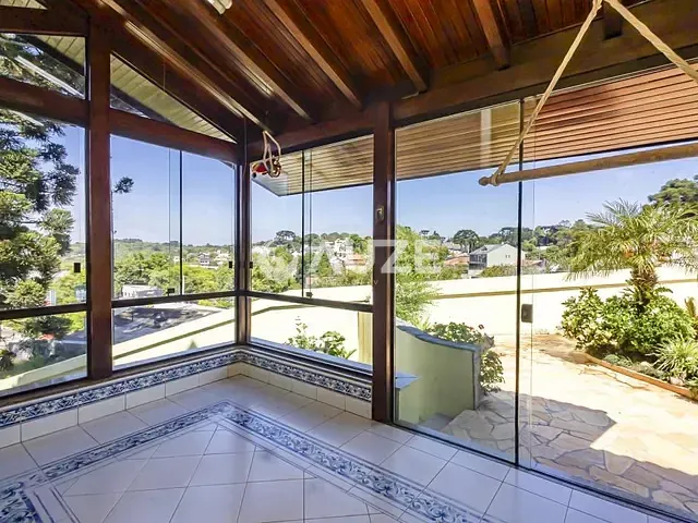 Casa com 400m² 4 quartos e 4 banheiros, à venda, no bairro Santo Inácio em Curitiba