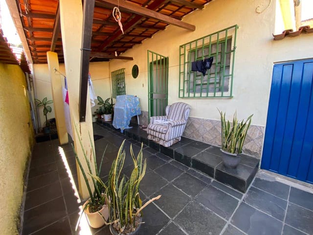 Casa com 300m² 3 quartos e 2 banheiros, à venda, no bairro Conjunto Cristina (São Benedito) em Santa Luzia