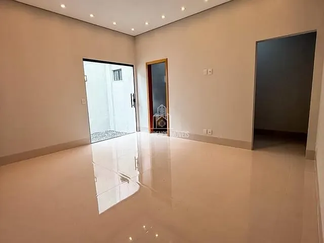 Casa 3 quartos e 2 banheiros, à venda, no bairro Jardim Universitário em Cuiabá