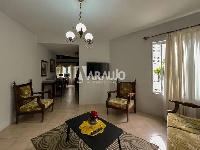 Casa com 700m² 6 quartos e 3 banheiros, à venda, no bairro Vila Operária em Itajaí