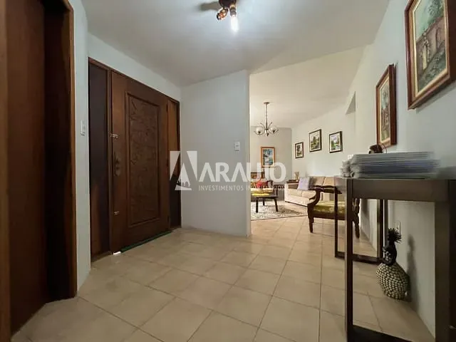Casa com 700m² 6 quartos e 3 banheiros, à venda, no bairro Vila Operária em Itajaí