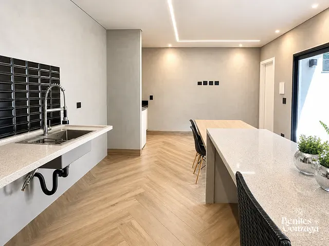 Casa 3 quartos e 3 banheiros, à venda, no bairro Loteamento Sumaré em Maringá
