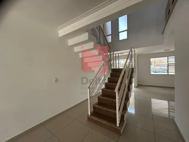 Casa 3 quartos e 3 banheiros, à venda, no bairro Jardim Itália em Pirassununga