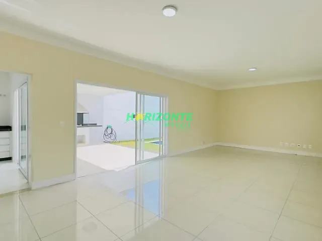 Casa com 310m² 4 quartos e 5 banheiros, à venda, no bairro Urbanova em São José dos Campos