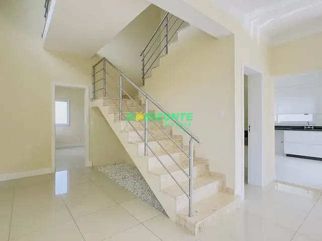 Casa com 310m² 4 quartos e 5 banheiros, à venda, no bairro Urbanova em São José dos Campos