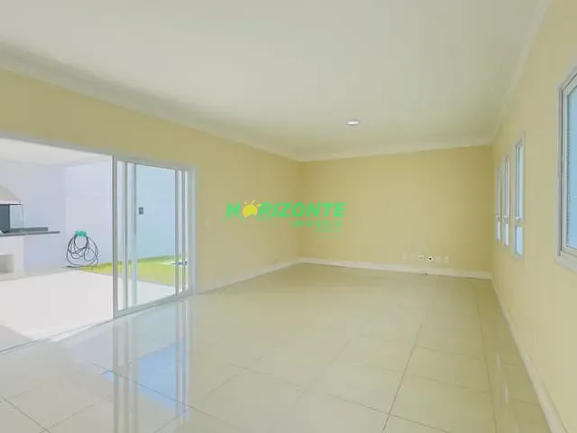Casa com 310m² 4 quartos e 5 banheiros, à venda, no bairro Urbanova em São José dos Campos