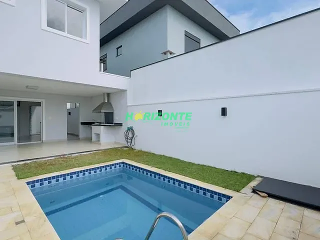 Casa com 310m² 4 quartos e 5 banheiros, à venda, no bairro Urbanova em São José dos Campos