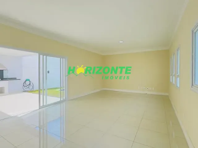 Casa com 310m² 4 quartos e 5 banheiros, à venda, no bairro Urbanova em São José dos Campos