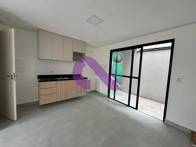 Casa 2 quartos e 2 banheiros, para alugar, no bairro Pestana em Osasco
