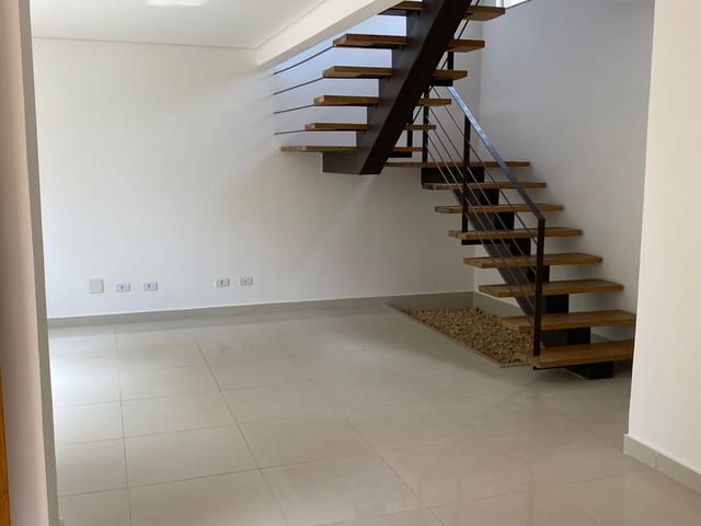 Sobrado 4 quartos e 1 banheiro, para alugar, no bairro Chácara Cachoeira em Campo Grande