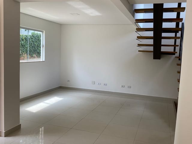 Sobrado 4 quartos e 1 banheiro, para alugar, no bairro Chácara Cachoeira em Campo Grande