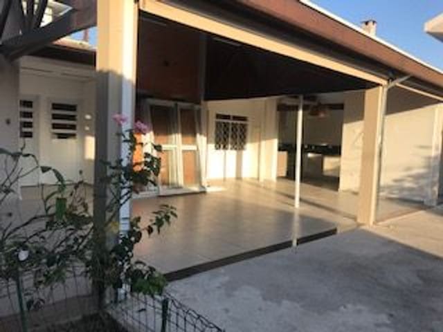 Foto do Casa - Edícula com 2 dormitórios à venda, 158 m² por R$ 730.000,00 - Jardim Esplanada II - São José dos Campos/SP | RUSSI IMÓVEIS
