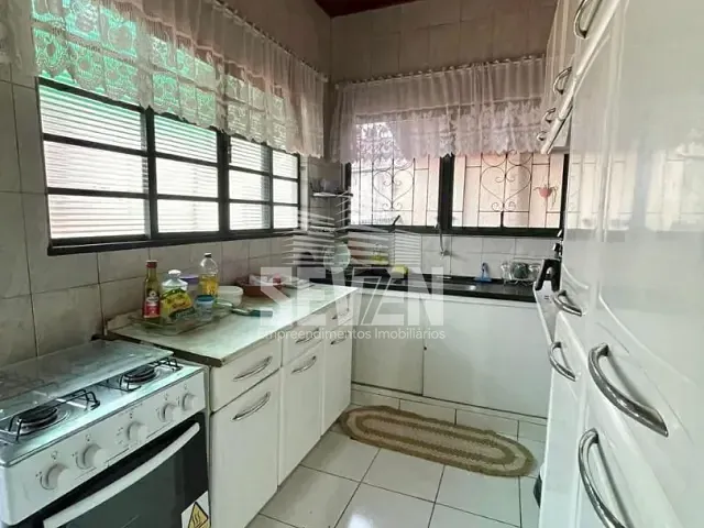 Casa com 180m² 3 quartos e 2 banheiros, à venda, no bairro Vila Industrial em Bauru