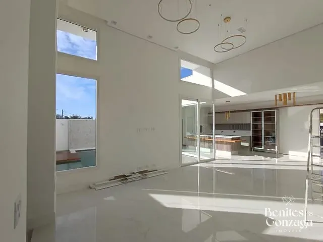 Casa 4 quartos e 5 banheiros, para alugar, no bairro Chácaras Aeroporto em Maringá