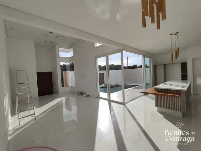 Casa 4 quartos e 5 banheiros, para alugar, no bairro Chácaras Aeroporto em Maringá
