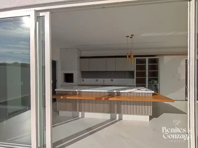 Casa 4 quartos e 5 banheiros, para alugar, no bairro Chácaras Aeroporto em Maringá