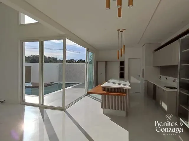 Casa 4 quartos e 5 banheiros, para alugar, no bairro Chácaras Aeroporto em Maringá