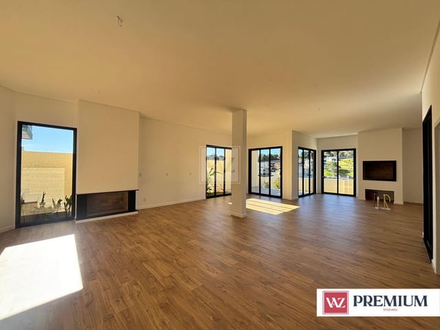 Casa com 300m² 3 quartos e 4 banheiros, à venda, no bairro Colônia Dona Luíza em Ponta Grossa