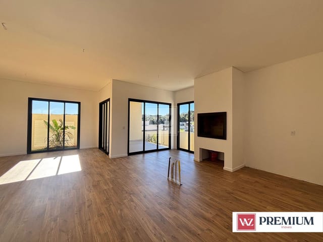 Casa com 300m² 3 quartos e 4 banheiros, à venda, no bairro Colônia Dona Luíza em Ponta Grossa