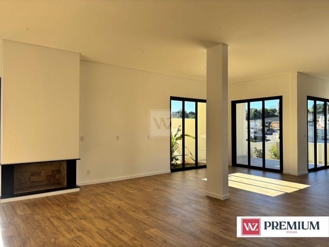Casa com 300m² 3 quartos e 4 banheiros, à venda, no bairro Colônia Dona Luíza em Ponta Grossa