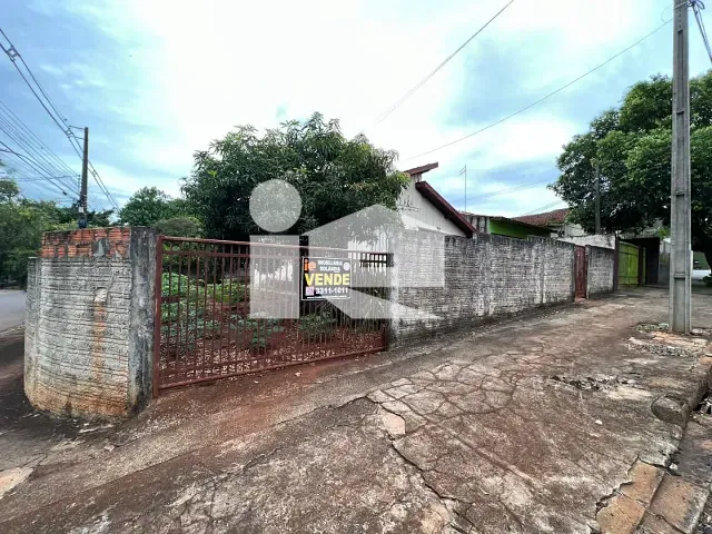 Casa com 315m², à venda, no bairro Centro em Rolândia