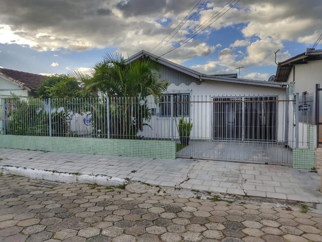 Casa com 250m² 3 quartos e 2 banheiros, à venda, no bairro Cordeiros em Itajaí