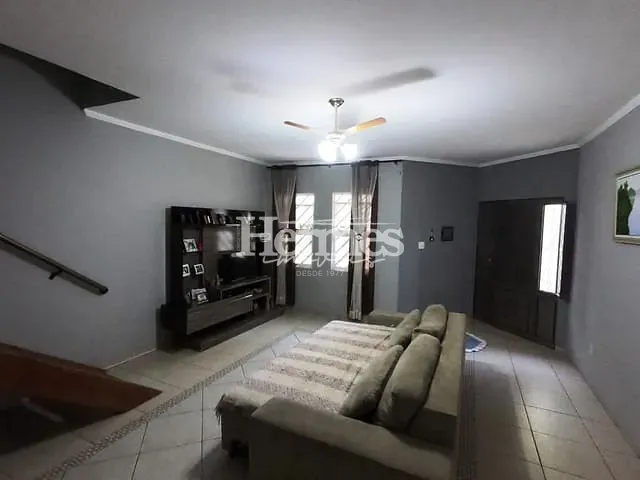 Casa com 360m² 4 quartos e 3 banheiros, à venda, no bairro Bela Vista IV em Cosmópolis