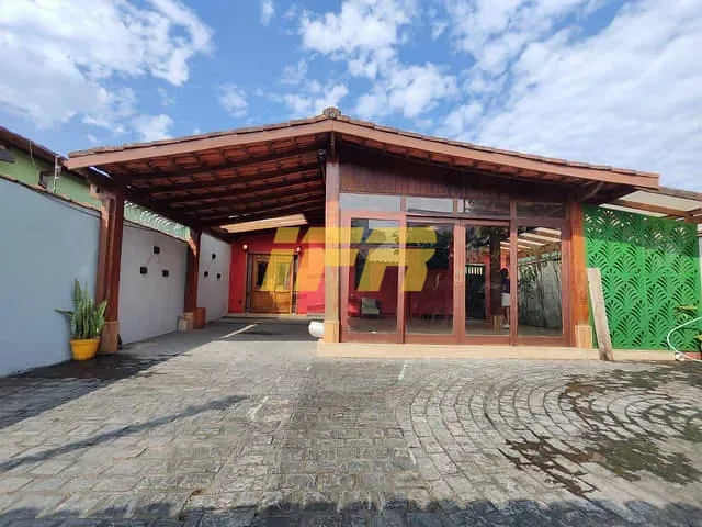 Sobrado com 300m² 3 quartos e 4 banheiros, à venda, no bairro Centro em Ubatuba