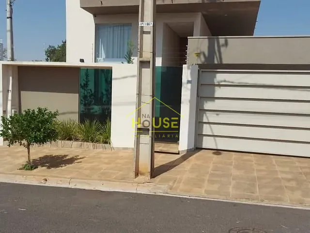 Casa com 250m² 3 quartos e 1 banheiro, à venda, no bairro Jardim Universitário em Votuporanga