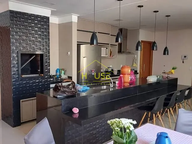 Casa com 250m² 3 quartos e 1 banheiro, à venda, no bairro Jardim Universitário em Votuporanga