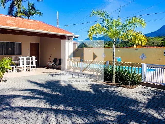 Casa com 1500m² 11 quartos e 6 banheiros, à venda, no bairro Sapé em Ubatuba