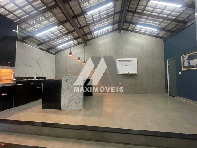Casa com 250m² 3 quartos e 2 banheiros, à venda, no bairro Novo São Vicente em Bom Despacho