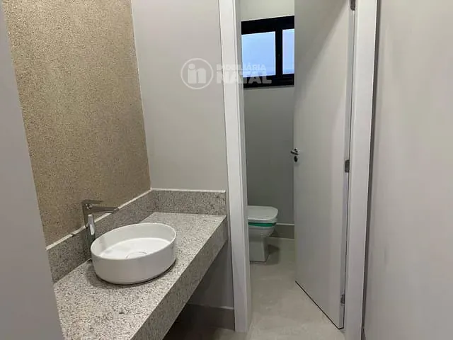 Casa com 250m² 3 quartos e 4 banheiros, à venda, no bairro Conjunto Habitacional Alexandre Urbanas em Londrina