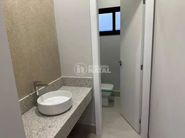 Casa com 250m² 3 quartos e 4 banheiros, à venda, no bairro Conjunto Habitacional Alexandre Urbanas em Londrina