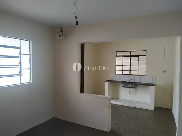 Casa com 300m² 1 quarto e 1 banheiro, para alugar, no bairro Parque Das Paineiras em Artur Nogueira