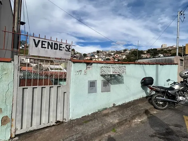 Casa 3 quartos e 2 banheiros, à venda ou para alugar, no bairro Vila Menezes em Poços de Caldas
