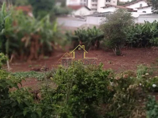 Casa com 3710m² 7 quartos e 5 banheiros, à venda, no bairro Centro em Guaxupé