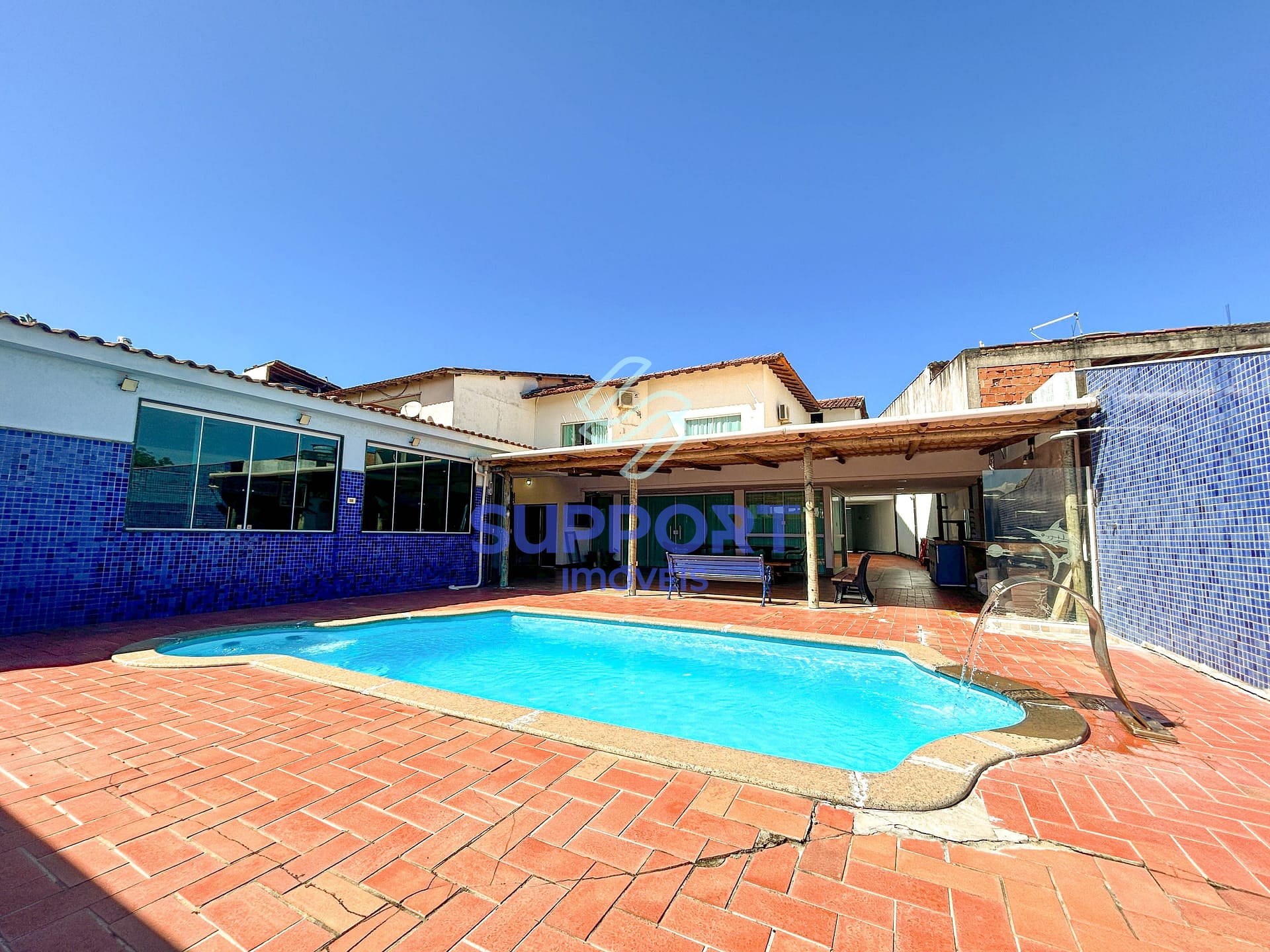 Casa à venda com 3 quartos, 720m² - Foto 1
