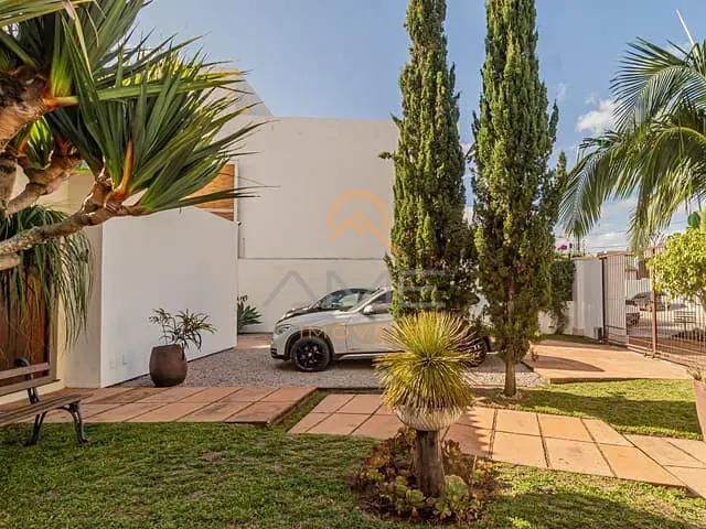 Casa 3 quartos e 4 banheiros, à venda, no bairro Laranjal em Pelotas