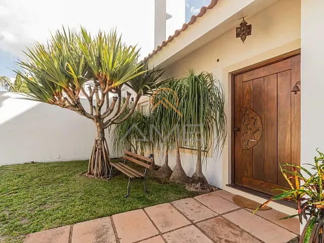 Casa 3 quartos e 4 banheiros, à venda, no bairro Laranjal em Pelotas