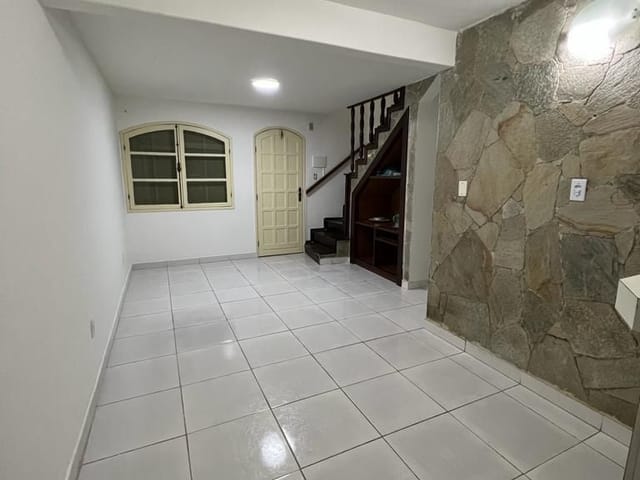 Casa com 76m² 3 quartos e 3 banheiros, à venda, no bairro Parque Aeroporto em Macaé